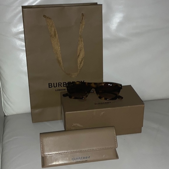 Burberry Camron unisex tortoise sunglasses. 51[]19 150 2N. Shelf display. NWT. - Picture 4 of 9
